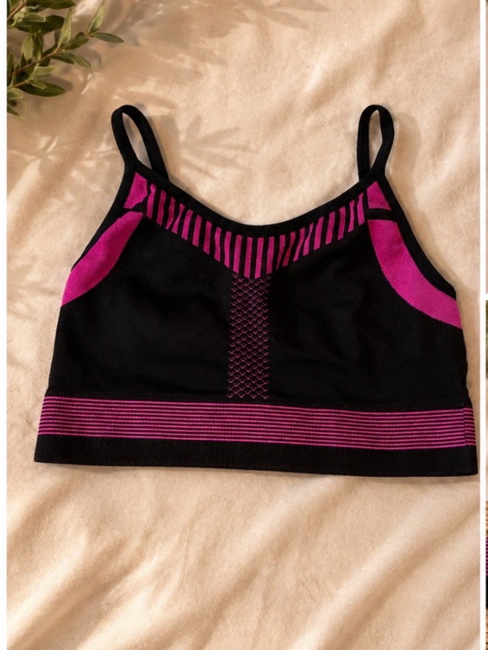 Girls Seamless Sports Crop Top - Black & Magenta